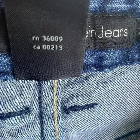 Calvin Klein Jean Shorts Size 2 / 26 Cuffed Dark Wash Denim Cutoff - Picture 5 of 7